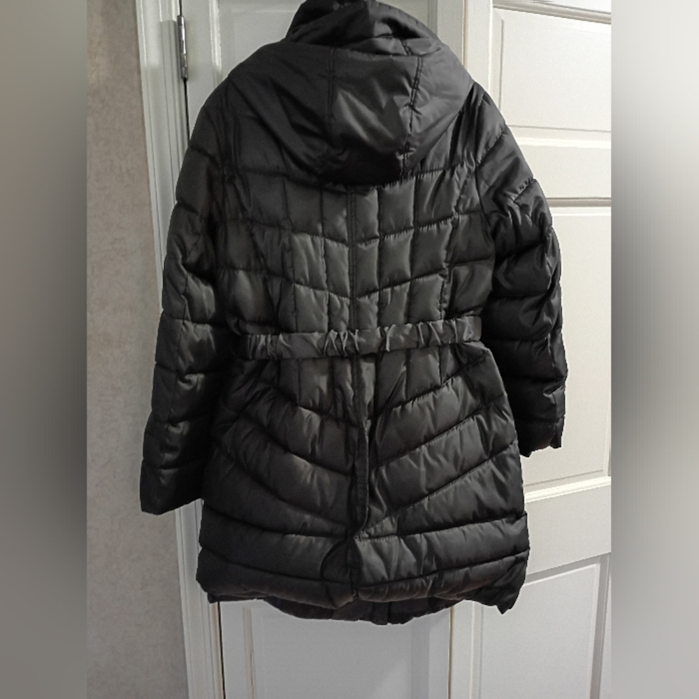 Elegant puffer coat no Size Tag. missing Fur Trim ForHat PitToPit23". Length 38" - Picture 3 of 10